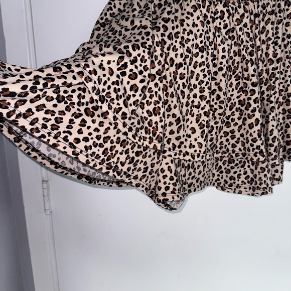 Leopard Print Strapless Romper Size Small Style Vine Boutique ๐ - Picture 4 of 4